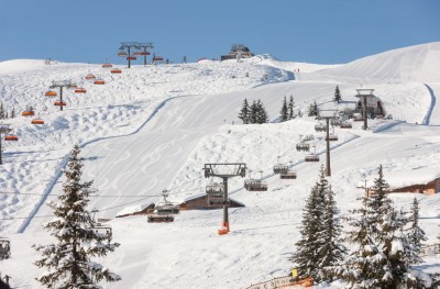 Skifahren auf den Skipisten in Flachau, Ski amadé